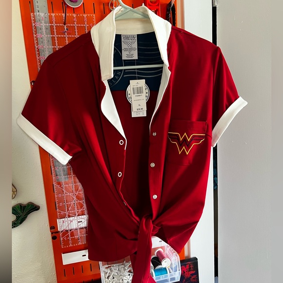 Wonder Woman Bombshell Top - Picture 1 of 4